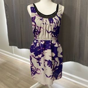 Medium size mini with pockets!